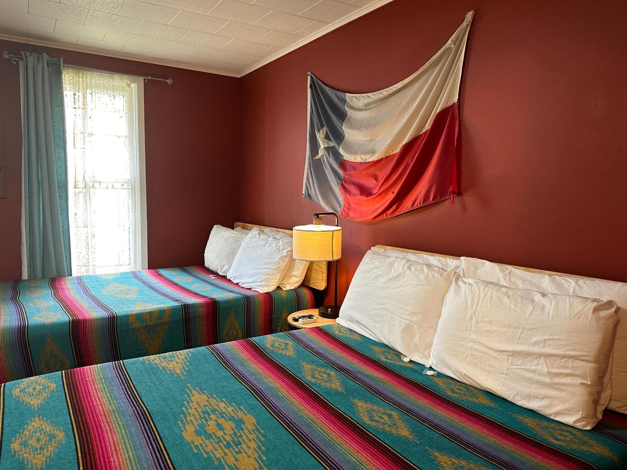 Hotel Kitsmiller On Main Fredericksburg Dış mekan fotoğraf
