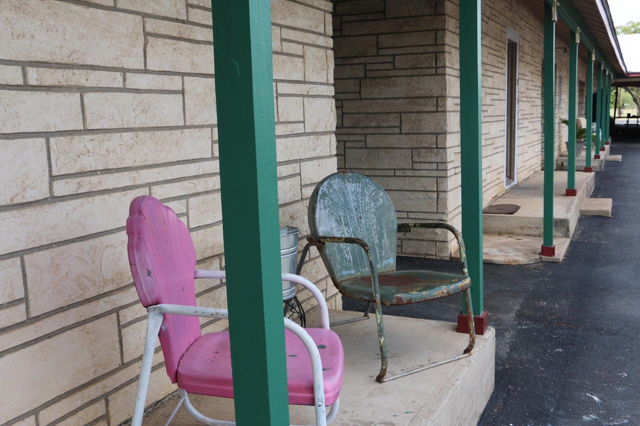Hotel Kitsmiller On Main Fredericksburg Dış mekan fotoğraf