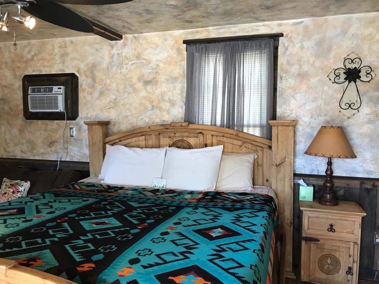 Hotel Kitsmiller On Main Fredericksburg Dış mekan fotoğraf
