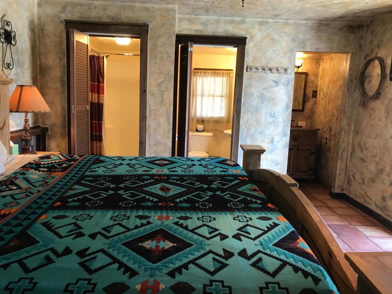 Hotel Kitsmiller On Main Fredericksburg Dış mekan fotoğraf