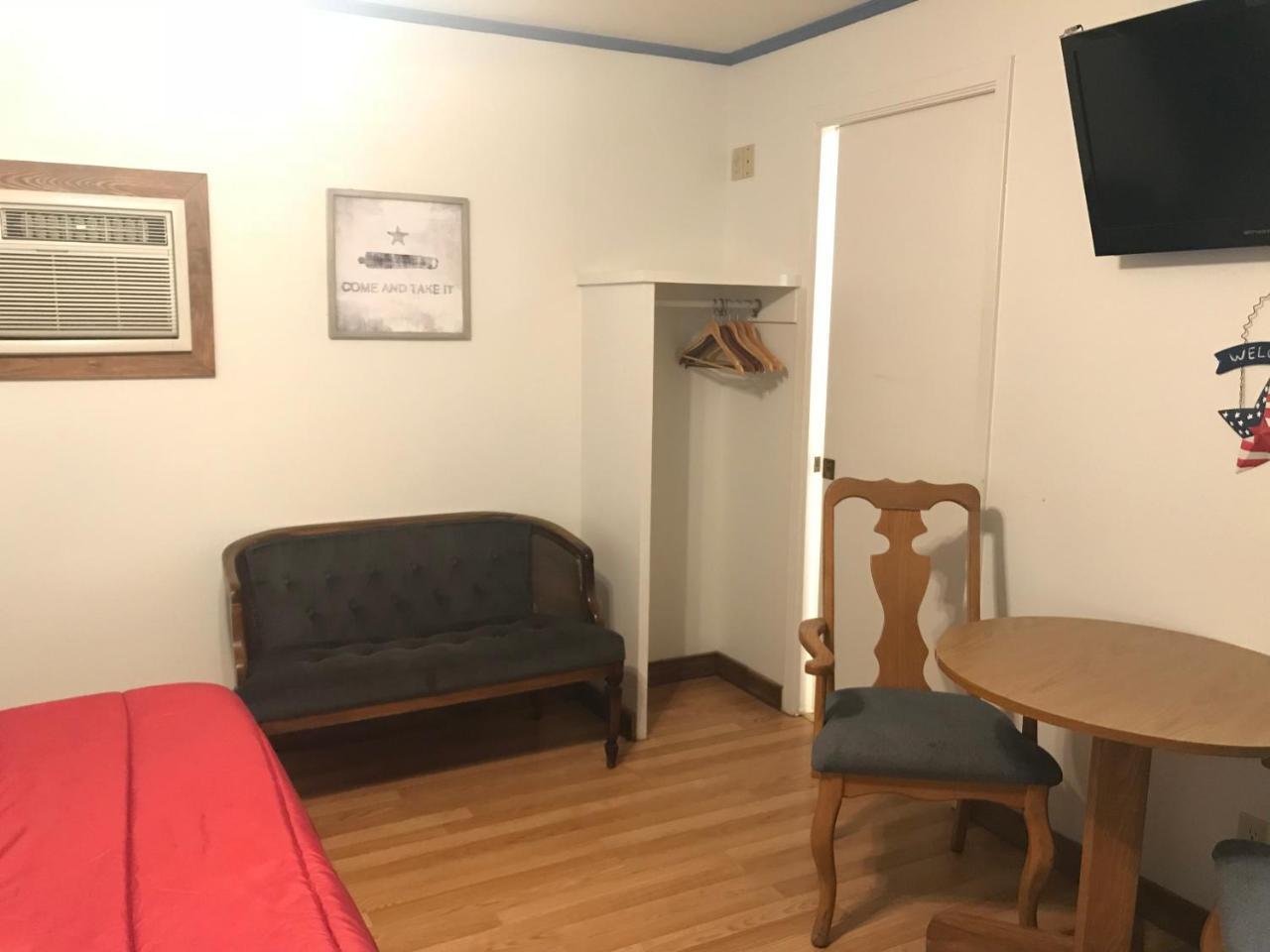 Hotel Kitsmiller On Main Fredericksburg Dış mekan fotoğraf
