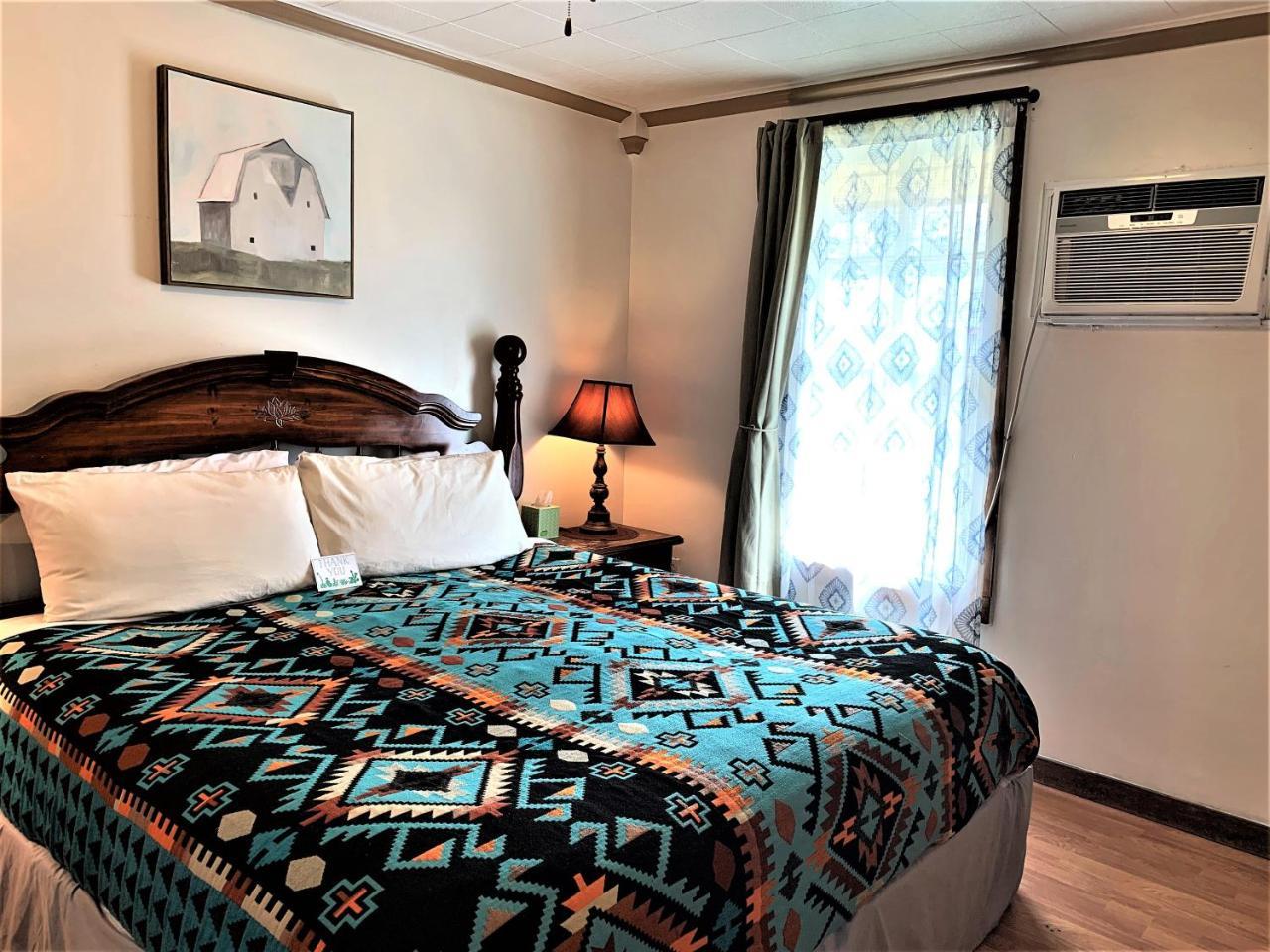 Hotel Kitsmiller On Main Fredericksburg Dış mekan fotoğraf